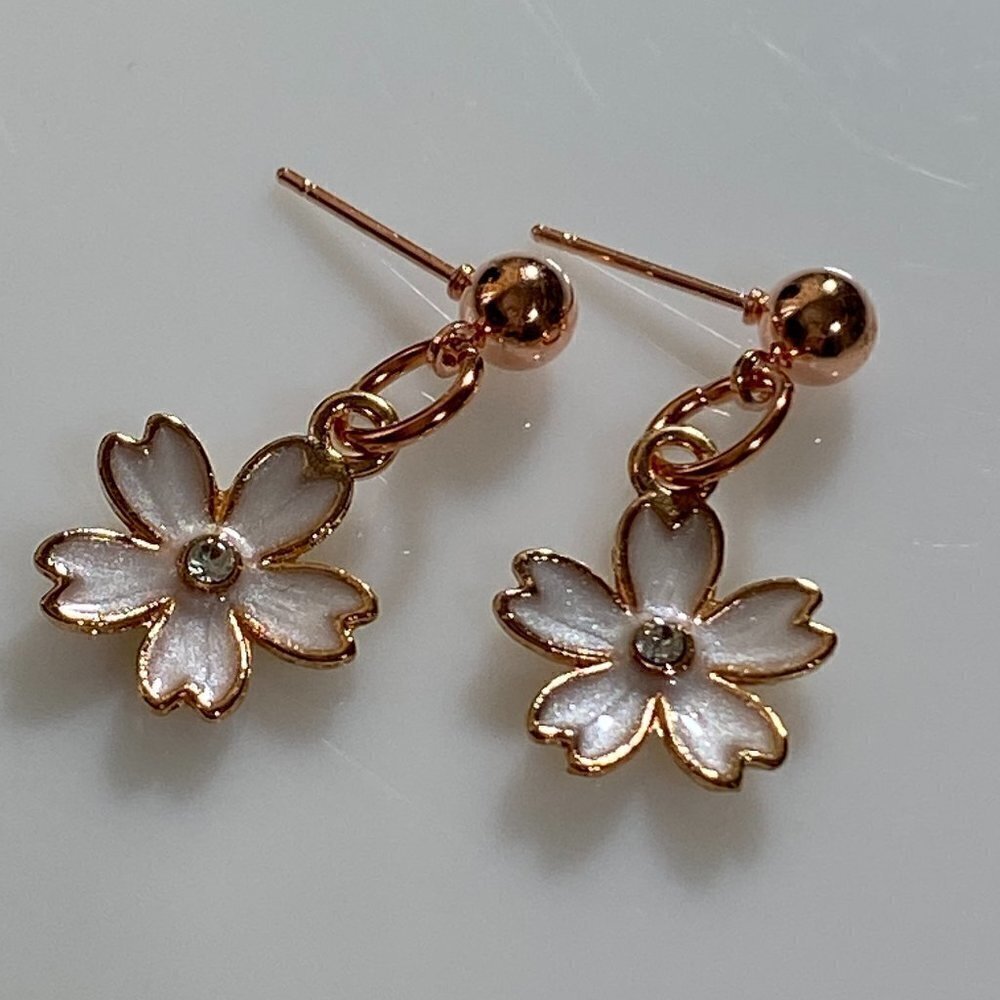 ❤️ Rose Gold Daisy Enamel & Cubic Zirconia Drop Earrings